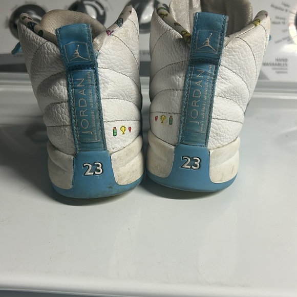 Girls Jordan 12s used no box - Picture 3 of 5
